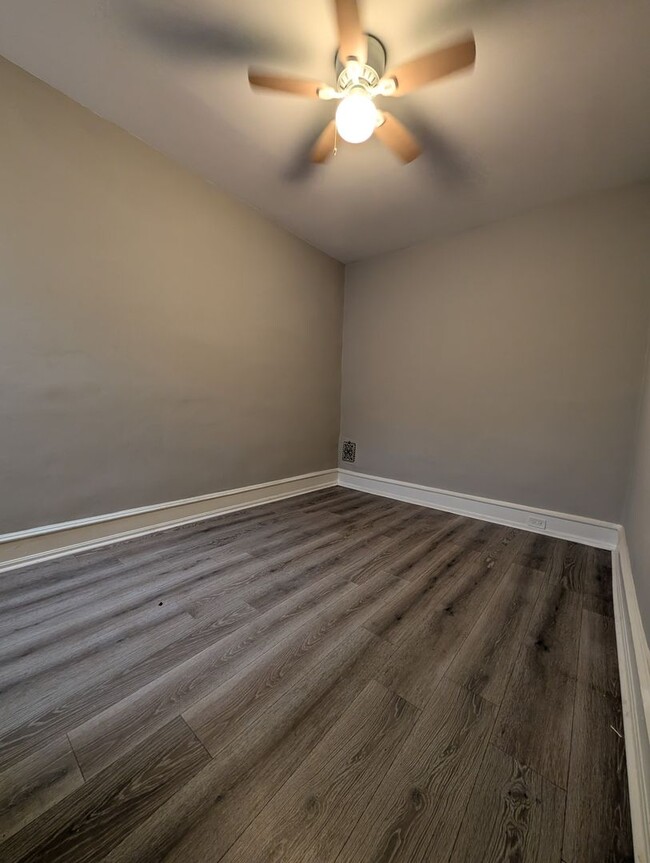 Building Photo - Now Showing!