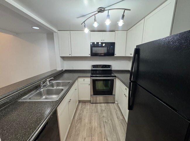 Building Photo - 229 St Luke Ct