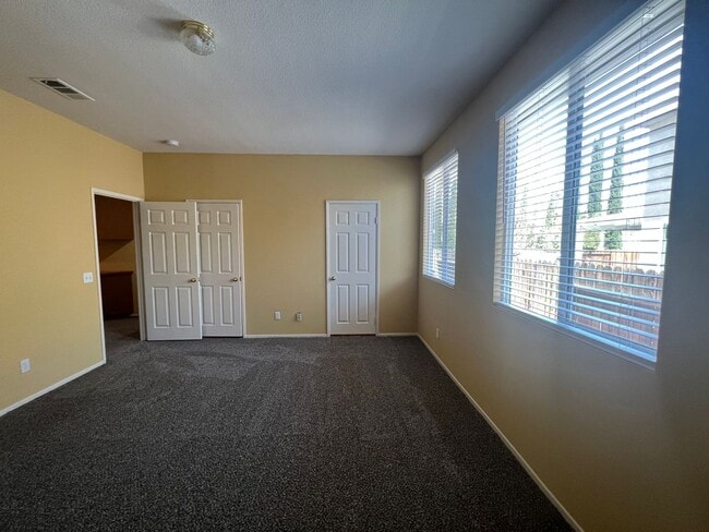 Building Photo - Beautiful home on cul-de-sac!!!