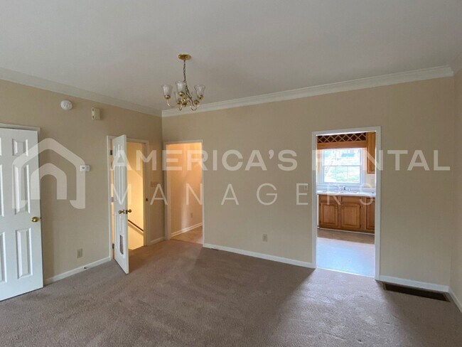 Building Photo - 4004 Glenwood Ave