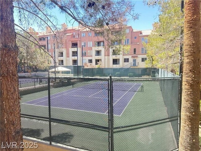 Building Photo - 270 E Flamingo Rd