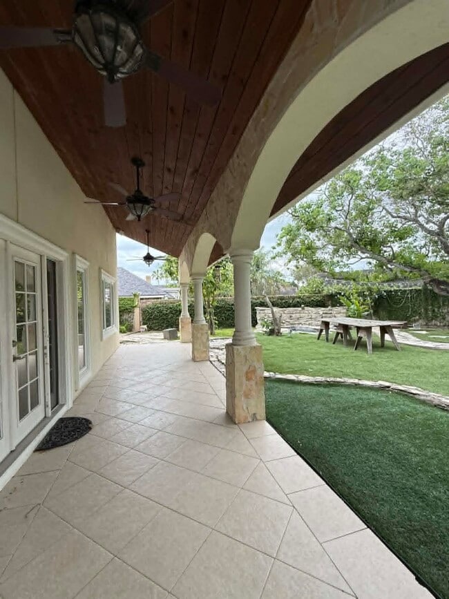 Building Photo - 3110 Jacaranda Dr