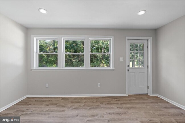 Building Photo - 205 Juniper Rd