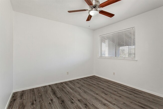 Building Photo - 5722 Gaston Ave