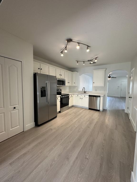 Building Photo - 15752 Fishhawk Falls Dr