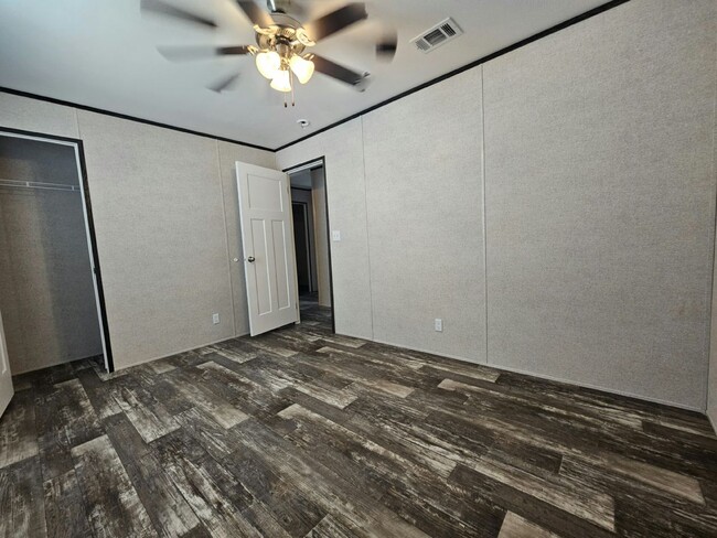 Building Photo - 6671 Hidden Oaks Dr