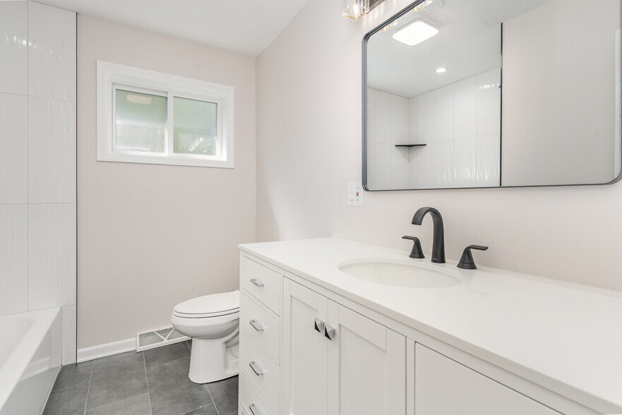 Building Photo - 9356 S Union Ave