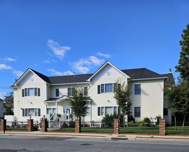 Building Photo - 93 Hempstead Ave