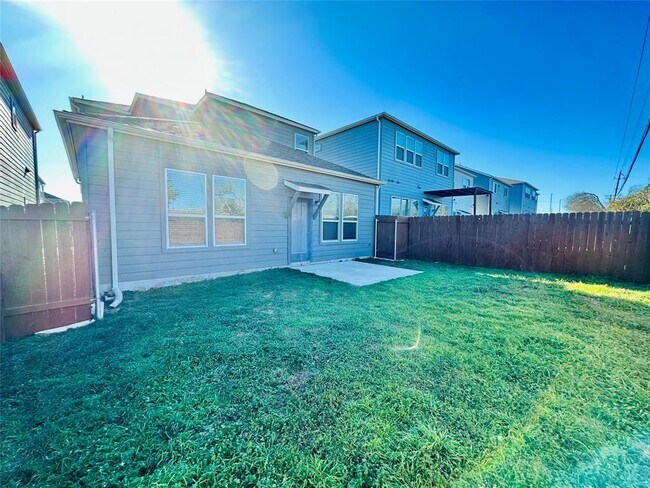 Building Photo - 1304 Limelight Ln