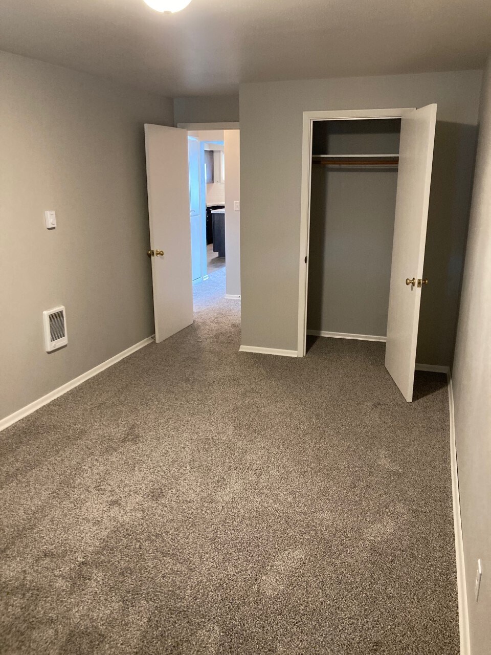 Building Photo - 609 E Euclid Ave