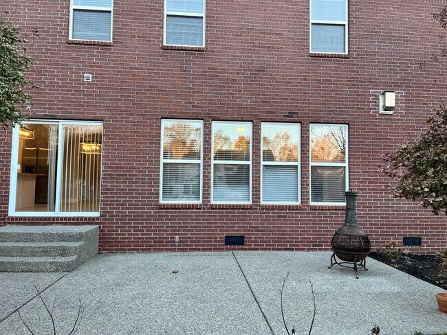 Building Photo - 9739 Valley Springs Dr