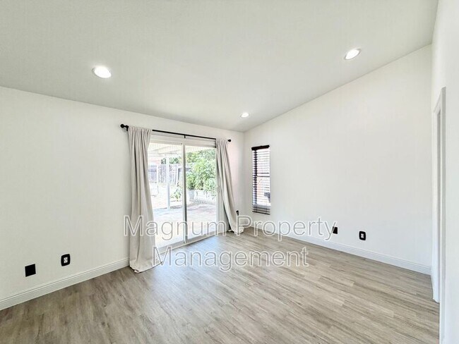 Building Photo - 39721 Rustic Glen Dr