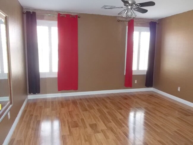 Building Photo - Beautiful 3-Bedroom Two-Story Home in Well...