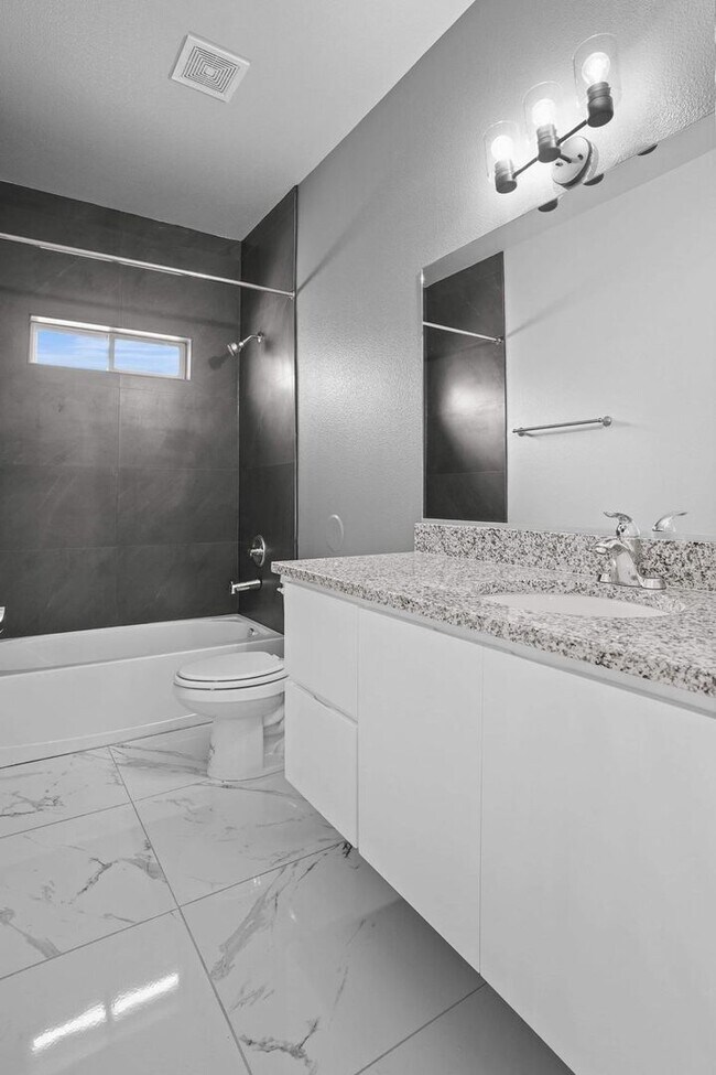 Building Photo - 11498 Summer Dr