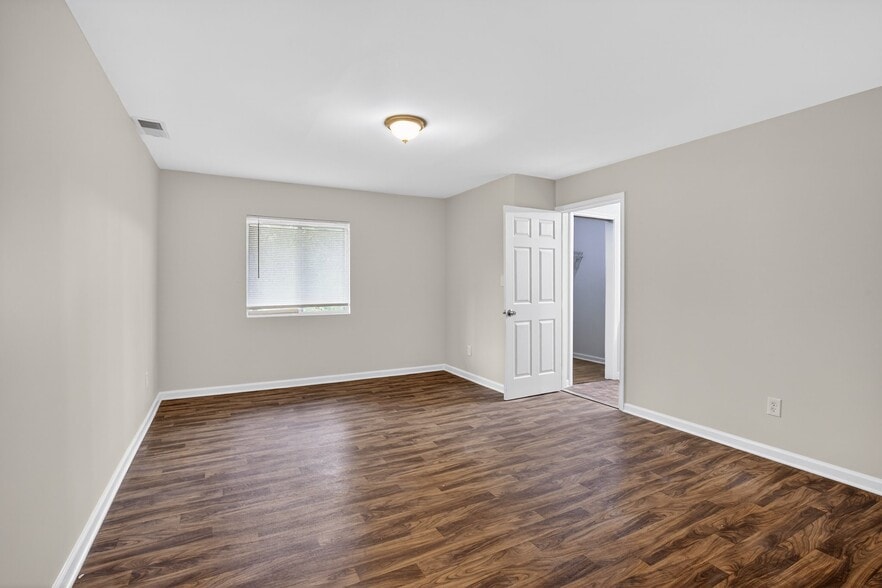 Building Photo - 3575 Oakvale Rd