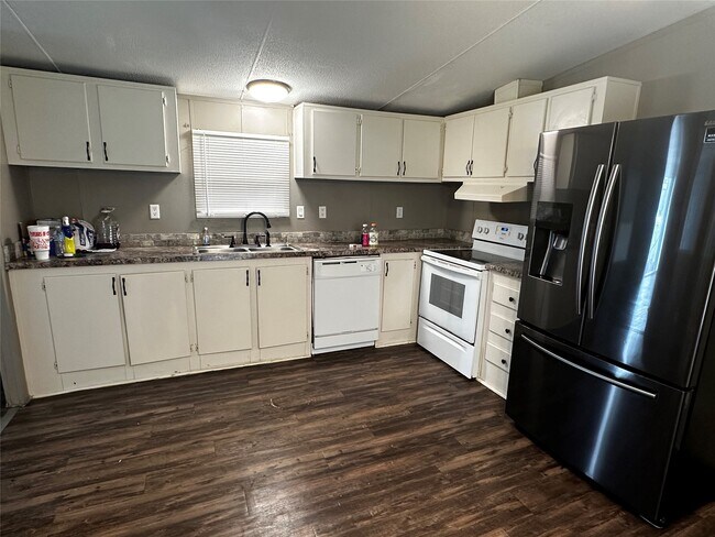 Building Photo - 2021 N Battlebell Rd