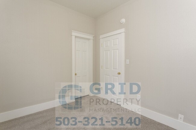 Building Photo - Spacious Craftsman Home - Huge Lot - N Portland!