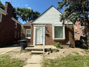 Building Photo - Renovated 3-Bedroom Home – We Welcome Sect...