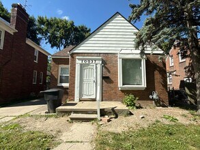 Building Photo - Renovated 3-Bedroom Home – We Welcome Sect...