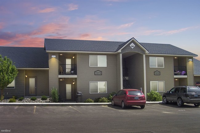 Building Photo - 1086 Country Club Rd