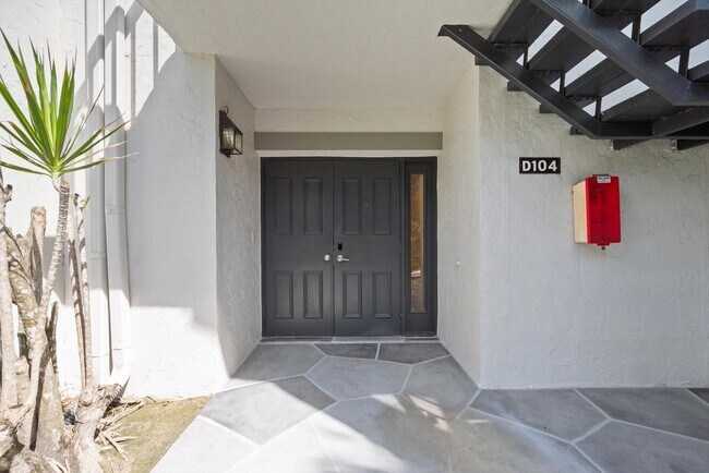 Building Photo - 11355 Pond View Dr