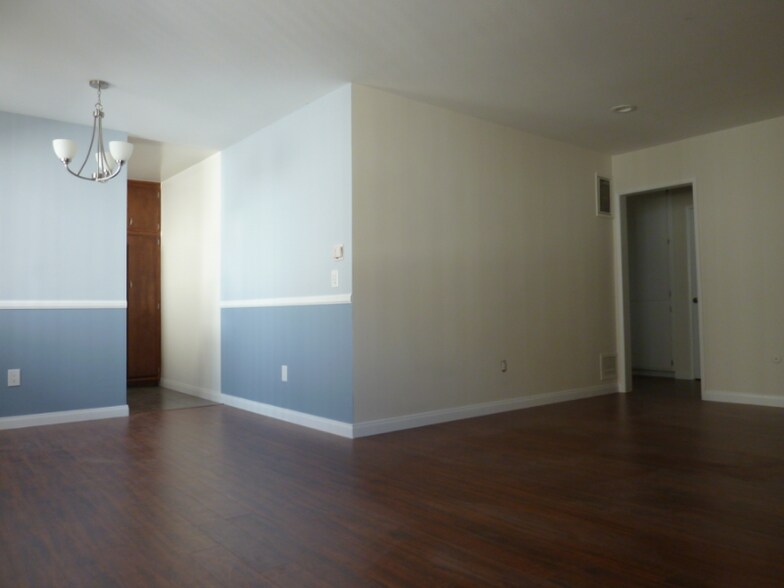 Building Photo - 4429 Prospect Ave