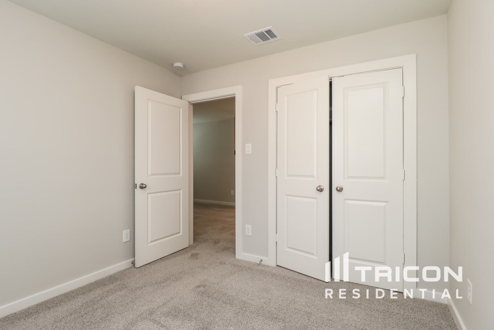 Building Photo - 9835 Willow Creek Commerce Dr