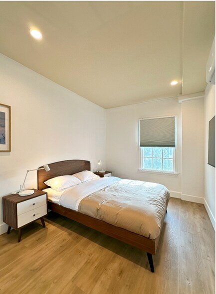 Building Photo - 1445 Tamarind Ave