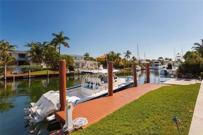 Building Photo - 6831 Sunrise Ct