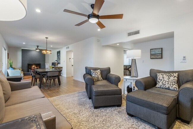 Primary Photo - Cute 3 Bedroom 2 Bath In Phoenix!