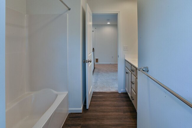 Building Photo - Beautiful Townhome in Arcona Community