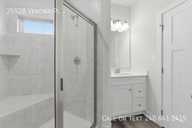 Building Photo - 2552 -B Verona Pl