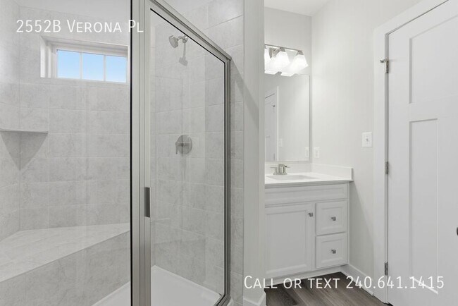 Building Photo - 2552B Verona Pl-