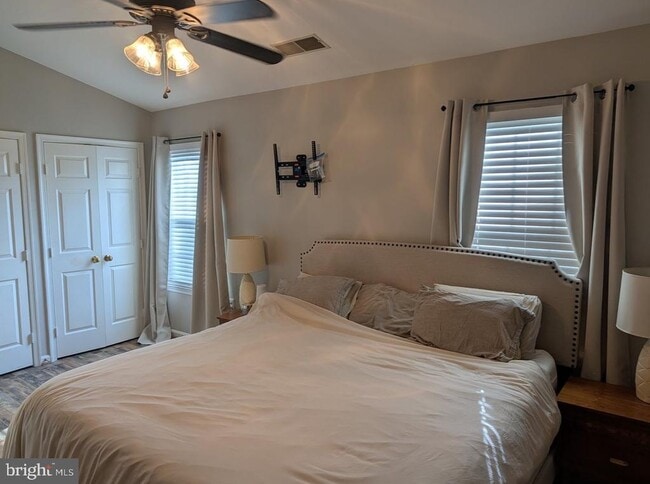 Building Photo - 505 Breckinridge Square SE