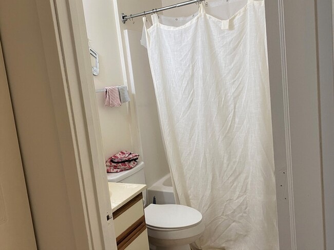 Building Photo - 1000 Linden Ave