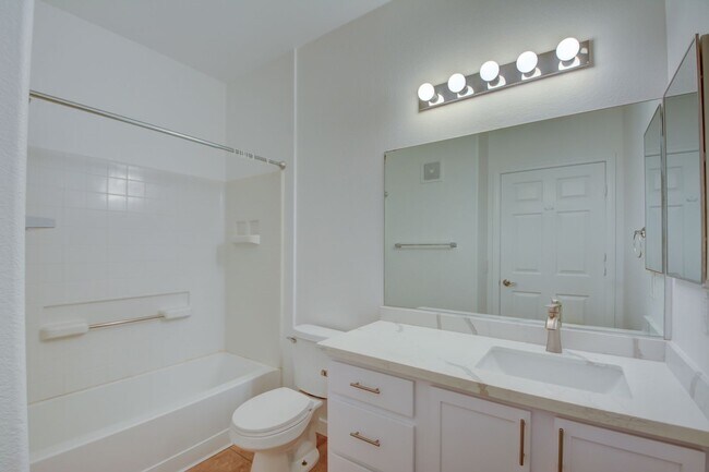 Building Photo - CLEAN, move in ready~GATED and super COMMUNITY!