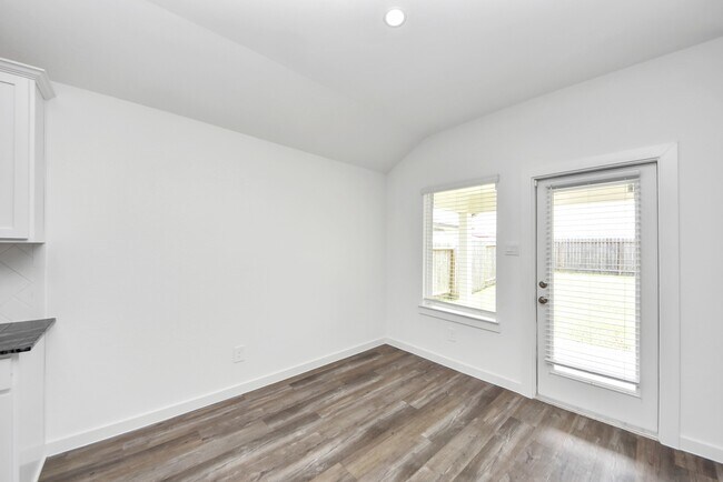 Building Photo - 8614 Shumard Oak Dr