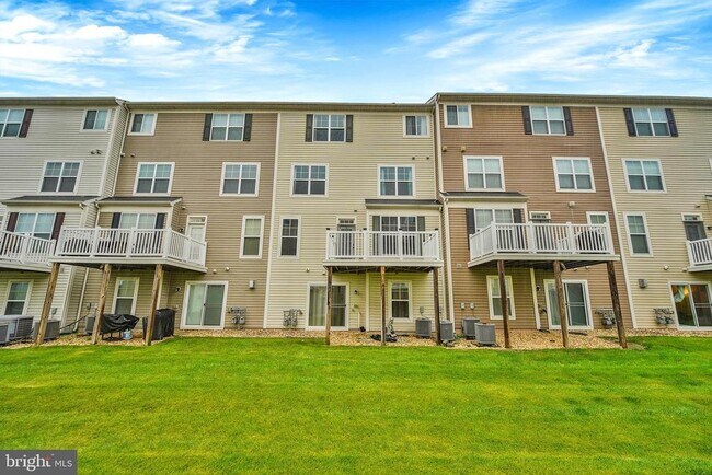Building Photo - 25218 Briargate Terrace