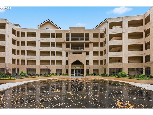 Building Photo - Rare 2 Bed 2 Bath + Loft Quintet Condo with Resort-Style Living in Portland’s West Hills