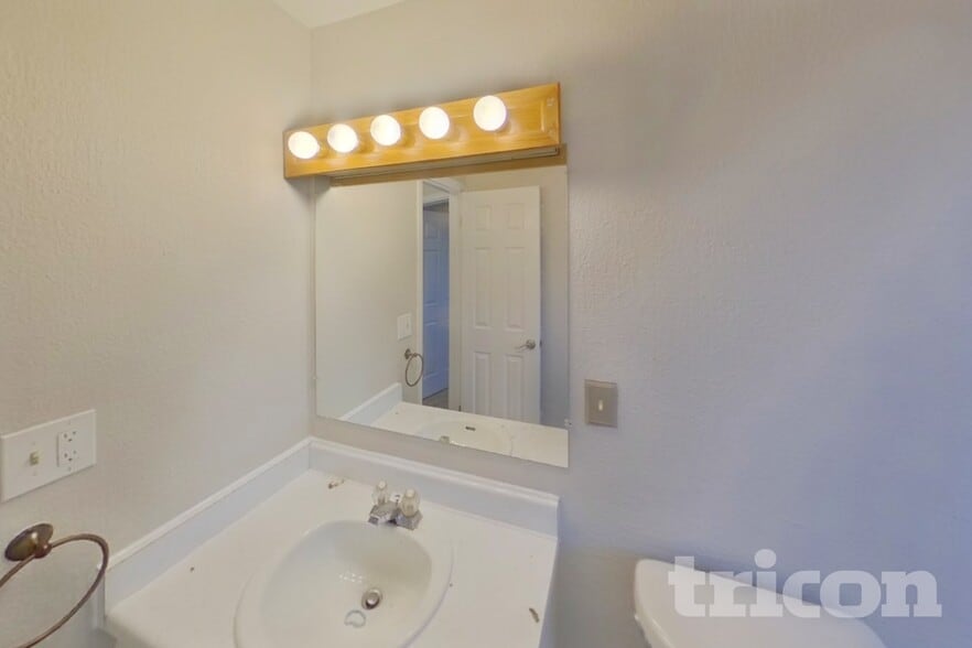 Building Photo - 3310 Red Onion Cir