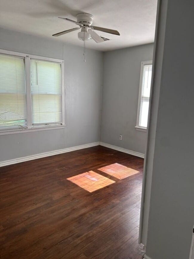 Building Photo - 2 Bedroom 1 bath Close to OU Campus