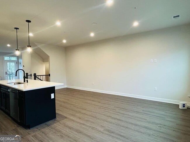 Building Photo - 420 Thatch Ter