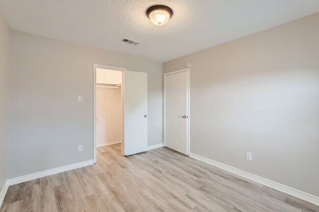 Building Photo - 1304 Seabrook Dr