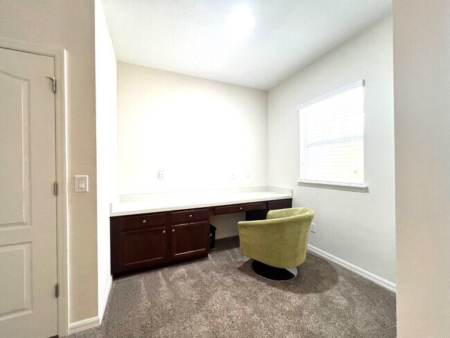 Building Photo - 1043 Taramundi Dr