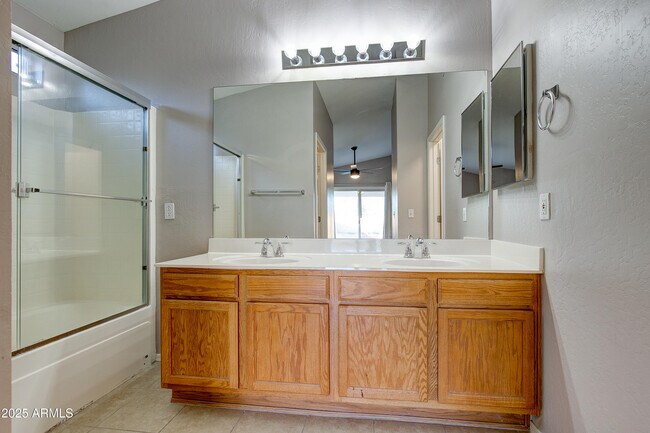 Building Photo - 4402 E Creosote Dr