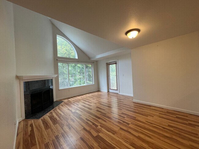Building Photo - 2Bd/2Ba in Bethany Condo with Garage ~ Washer/ Dryer in Unit ~ Top Floor ~ Community Pool!!!