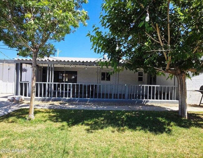 Building Photo - 3039 W Bloomfield Rd