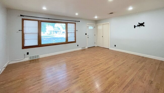 Building Photo - Spacious 3-Bedroom, 2-Bathroom Home