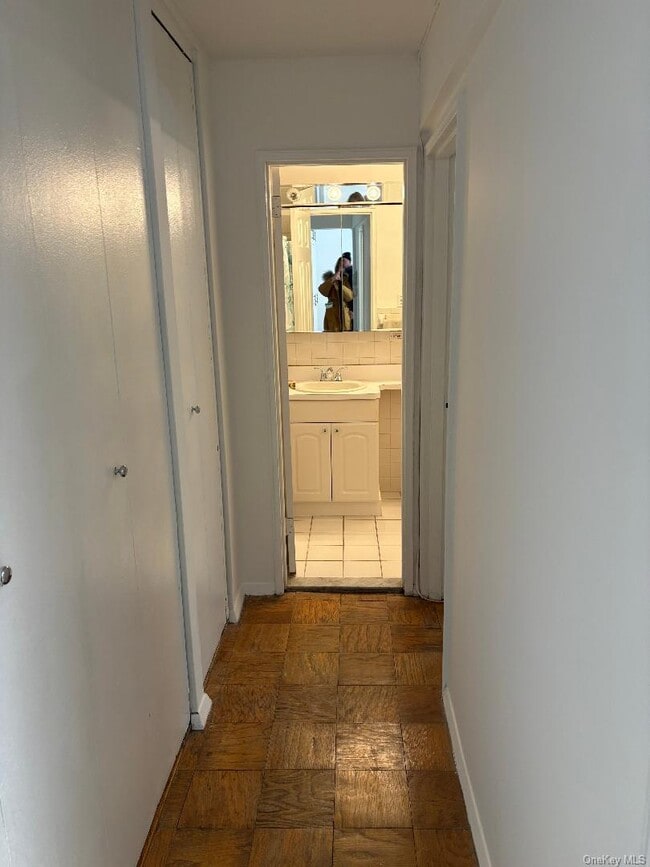 Building Photo - 420 Shore Rd