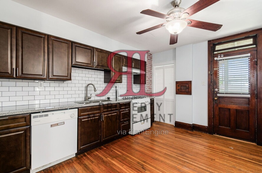 Building Photo - 247 E Jenkins Ave